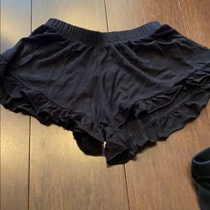 Ruffle trim knit shorts